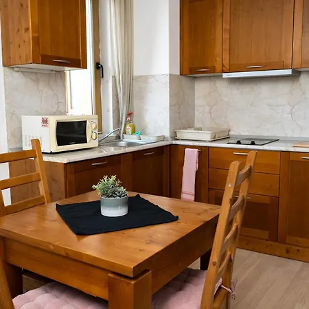 St. John Hill Apartment, Apartment *